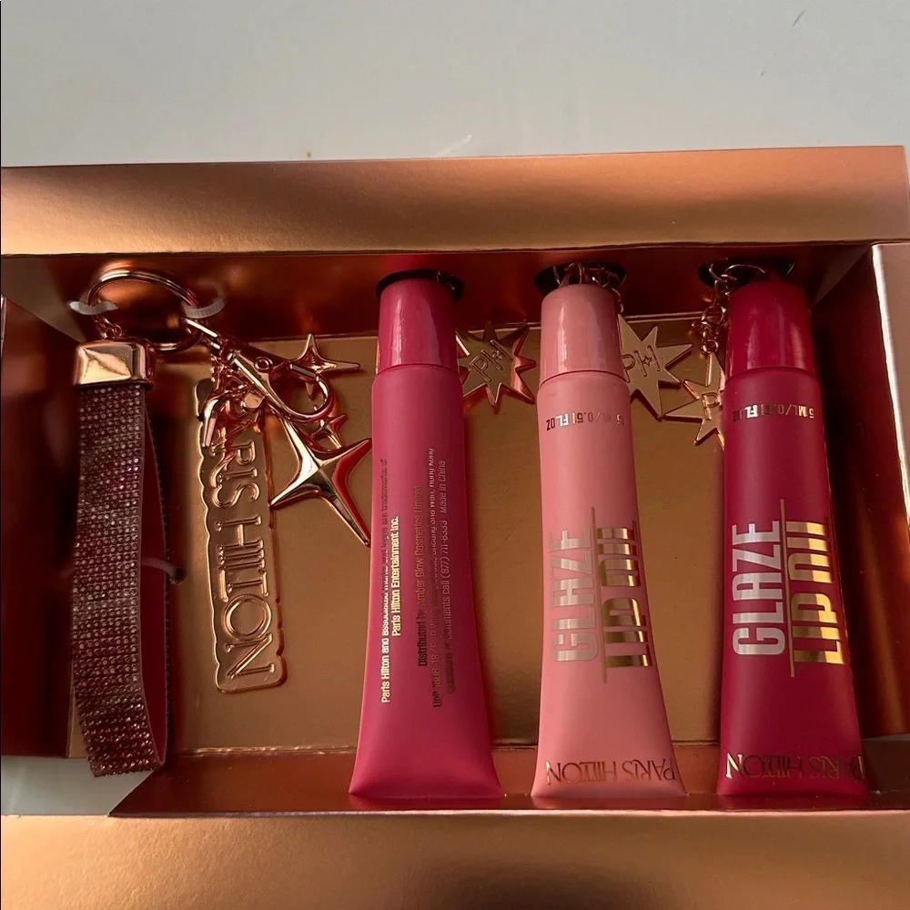 💖 NWT Paris Hilton Glaze & Glow Lip Gloss Set - Limited Edition | NIB | Keychain